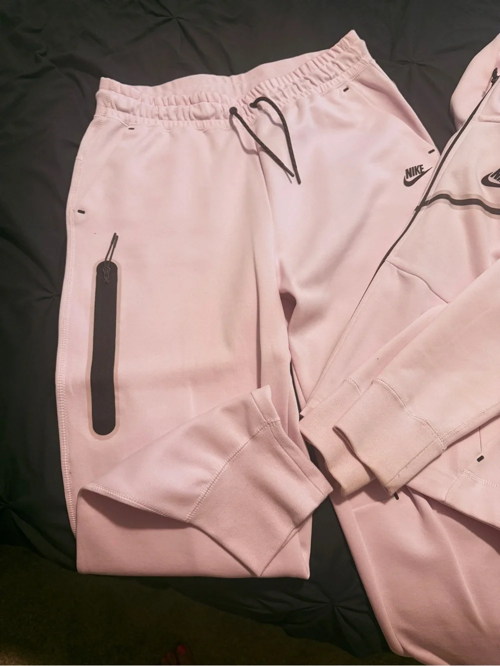 Nike Women’s Light Pink Full-Zip Tech sweatsuit